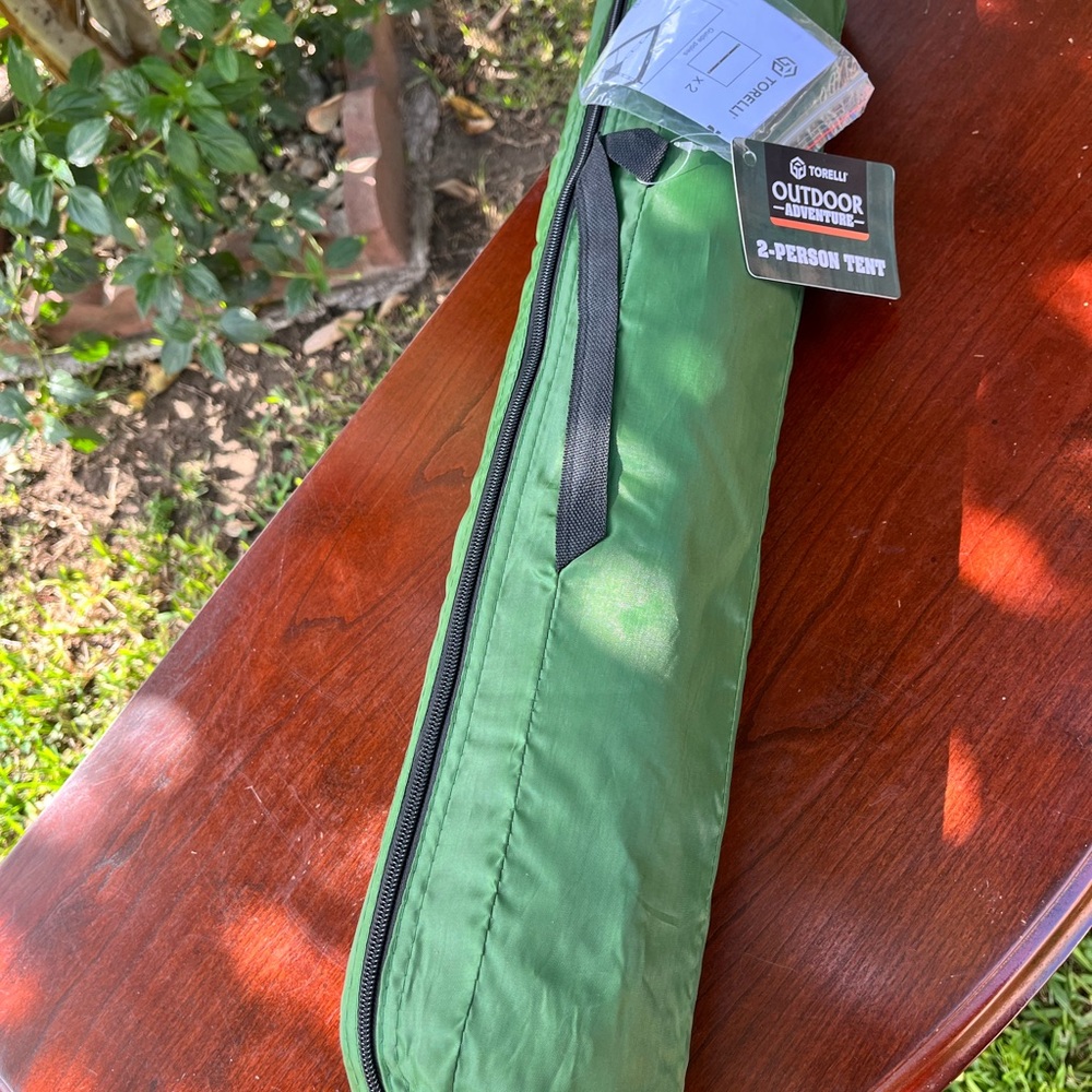 Outdoor Adventure 2-Person Camping Tent - Green